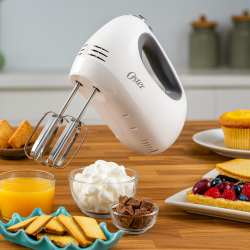 Batidora manual Oster 2499 con 5 velocidades. Ideal para repostería y mezclas rápidas.